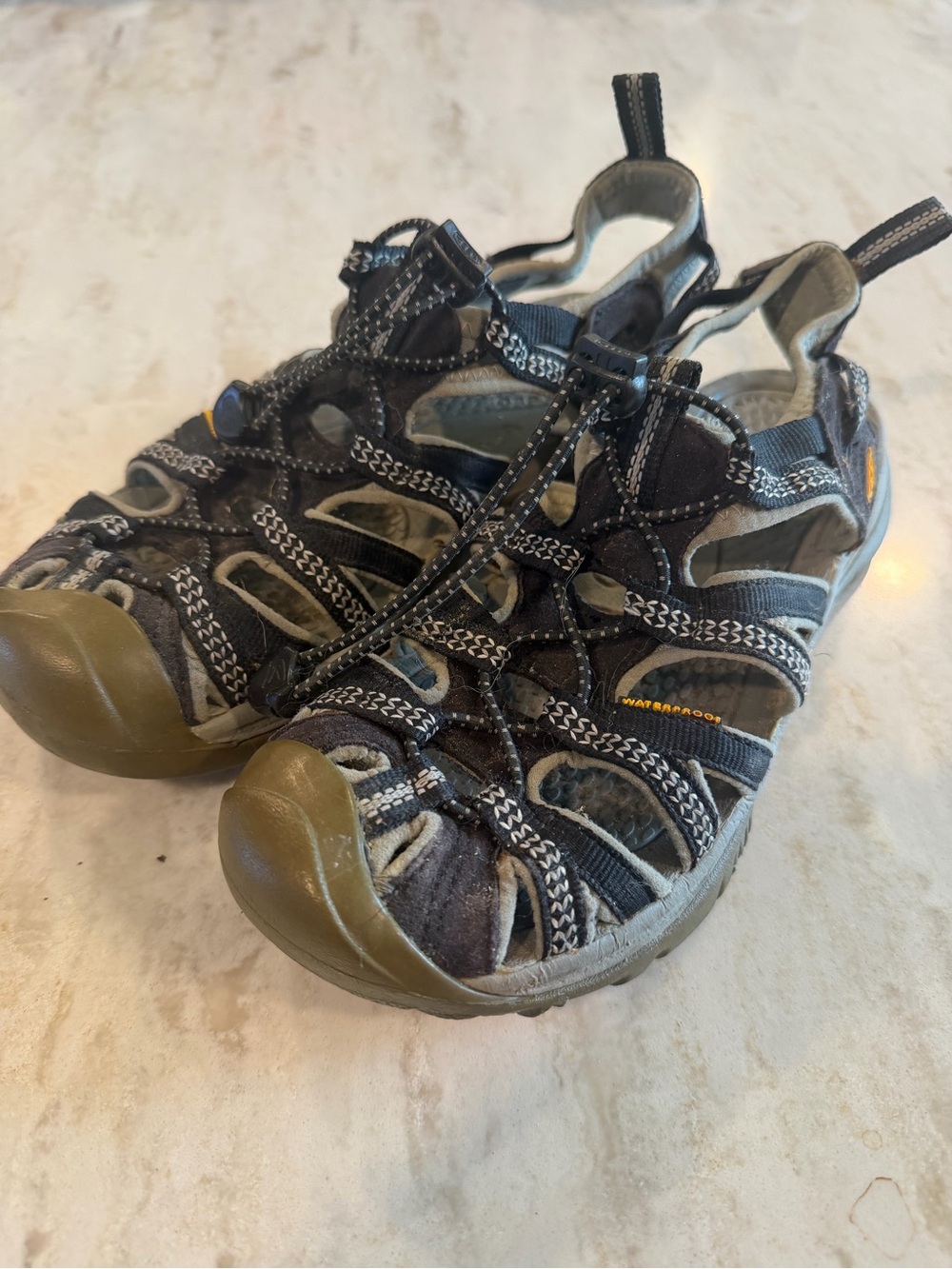 Keen Whisper Water Sandals Womens 7.5 Black/ Grey
